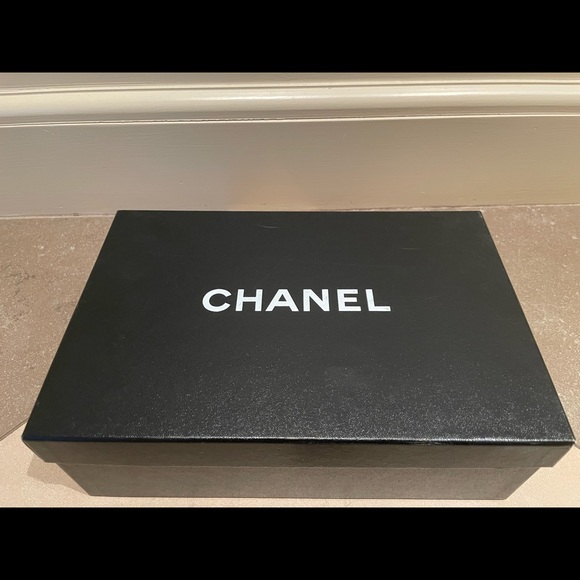 Chanel heels. Never worn. - Picture 5 of 5